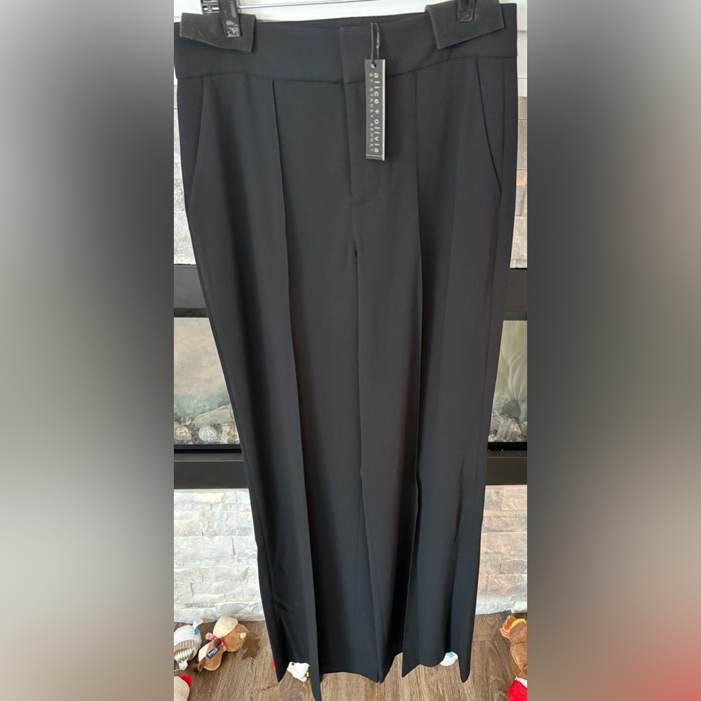 Alice + Olivia NWT Black Classic Slacks.  Size 6